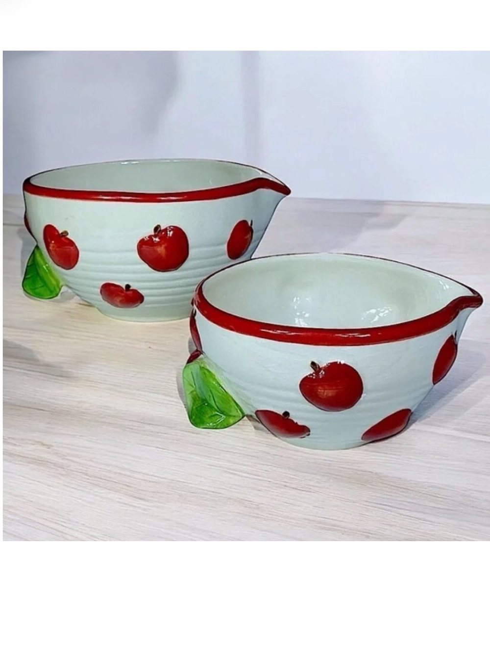 Vintage Mixing Bowls Apples Pour Spouts Handles Ceramic Nesting Design Set of 2